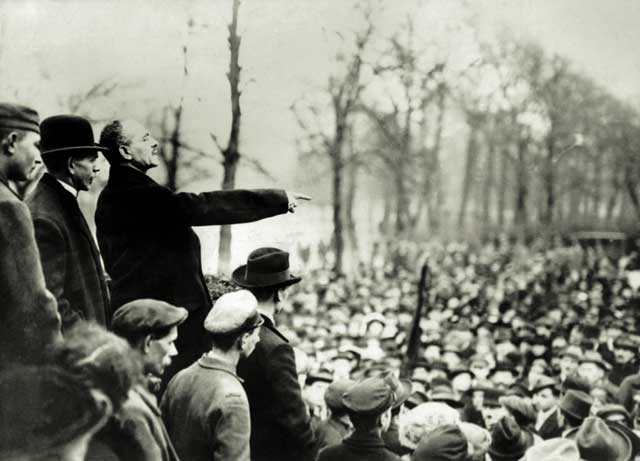 Liebknecht’in İmparatorluk Sarayı’nda balkon konuşması 9 Kasım 1918