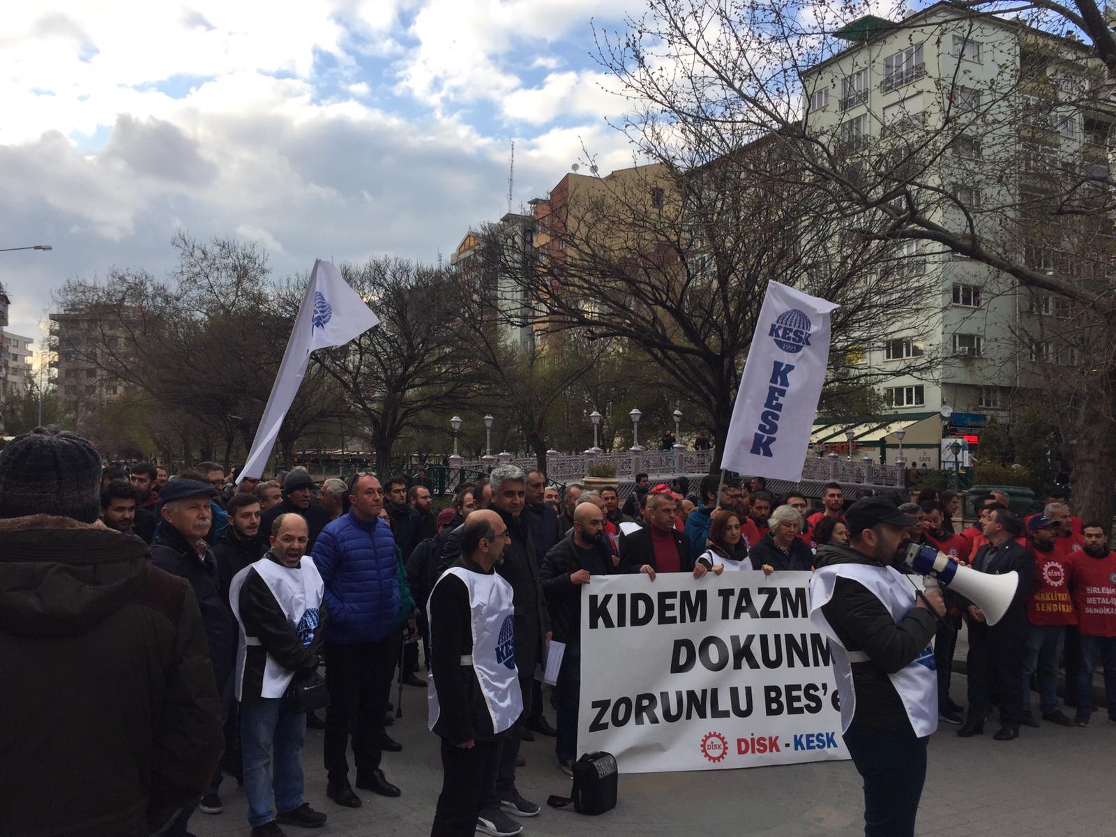 Eskişehir’de emekçiler kazanılmış haklarının gaspına karşı basın açıklaması düzenledi