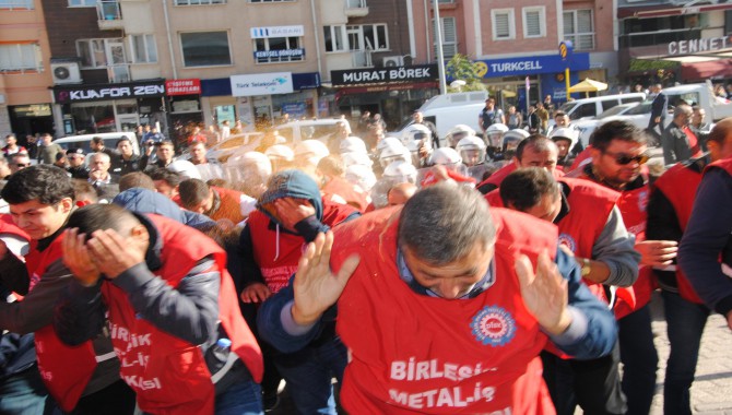 Birleşik Metal-İş üyesi işçilere, Genel Başkan Adnan Serdaroğlu’na ve sendika yöneticilerine yapılan saldırı tüm işçi sınıfına yapılmıştır! Sendikalar göreve, dayanışmaya!