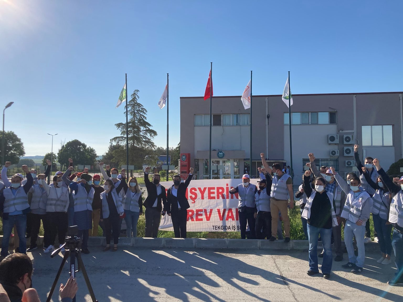 Bel Karper işçisi ekmek ve hürriyet kavgasını büyütüyor! Önce direniş, şimdi de grev!