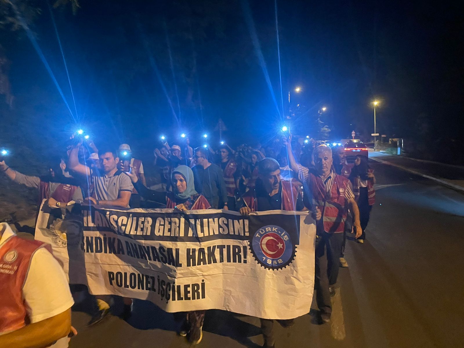 Polonez işçileri Çatalca kaymakamlığına yürüyor